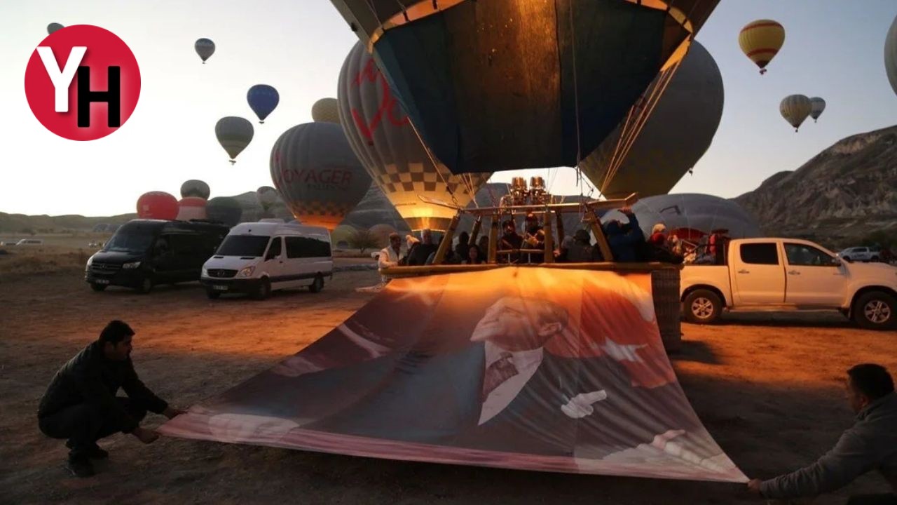 Kapadokya'nın Gökyüzünde 100. Yıl Coşkusu Türk Bayrakları ve Atatürk'le Şenlenen Balon Şöleni! (1)